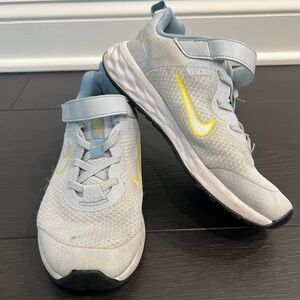 Nike Revolution 6 Sneaker - 2.5Y